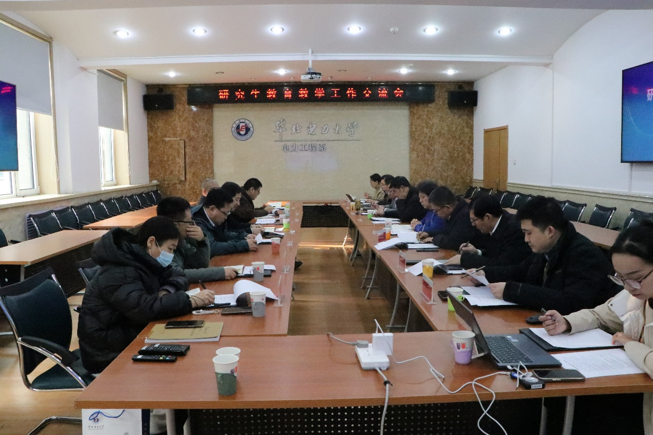 会议室里的人们 AI 生成的内容可能不正确。